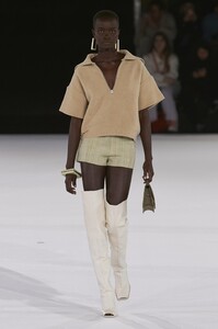 defile-jacquemus-automne-hiver-2020-2021-paris-look-11.thumb.jpg.5792160bcb2fc41b0fcc112e5b9b9903.jpg