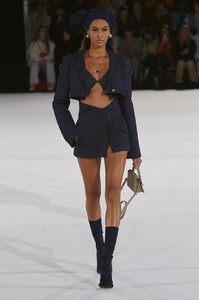 defile-jacquemus-automne-hiver-2020-2021-paris-look-35.thumb.jpg.320e37cc0db3d49076f0ab86d8839780.jpg