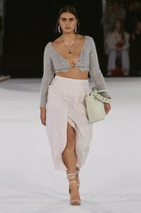 defile-jacquemus-automne-hiver-2020-2021-paris-look-41.thumb.jpg.26a14eeb640e31faacaf3d42f57c1e54.jpg