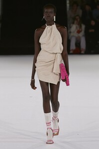 defile-jacquemus-automne-hiver-2020-2021-paris-look-47.thumb.jpg.1dc0d5332a926b0ceb995da9f4eb7ab4.jpg