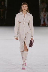 defile-jacquemus-automne-hiver-2020-2021-paris-look-49.thumb.jpg.2ae30a290c8729b7600785449e612884.jpg