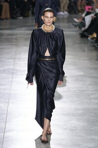 defile-schiaparelli-printemps-ete-2020-paris-look-6.thumb.jpg.a6e455adac2c8e628e6ab49b04cec1ee.jpg