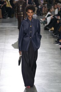 defile-schiaparelli-printemps-ete-2020-paris-look-7.thumb.jpg.fd0b5e94c68f7cf531371f7a0d17527f.jpg