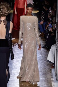 defile-valentino-printemps-ete-2020-paris-look-39.thumb.jpg.5373a4049792b6f9ace5a82fa1f45852.jpg