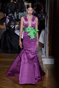 defile-valentino-printemps-ete-2020-paris-look-45.thumb.jpg.147736c2f637a6a3df049575ecf25cee.jpg
