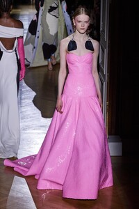 defile-valentino-printemps-ete-2020-paris-look-60.thumb.jpg.d899e4afa7320336a7dd700af6e54ed0.jpg