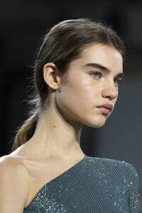 detail-defile-alexandre-vauthier-printemps-ete-2020-paris-detail-76.thumb.jpg.edab384bf1f440a00bb3571d5b6ac5b2.jpg