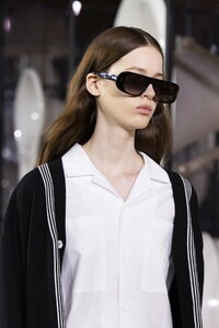 detail-defile-burberry-printemps-ete-2020-londres-detail-131.thumb.jpg.548c6a4ab17da760685b2891c1582eed.jpg