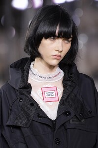 detail-defile-burberry-printemps-ete-2020-londres-detail-258.thumb.jpg.eadfeaa0772ceb7f7bead7bb4c319e9a.jpg