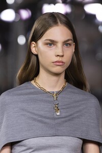 detail-defile-burberry-printemps-ete-2020-londres-detail-72.thumb.jpg.a850571863fbc76edb38b0644aebd4c6.jpg