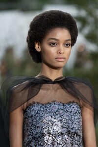 detail-defile-chanel-printemps-ete-2020-paris-detail-78.thumb.jpg.5e82900e27b673076ef63296933f2c60.jpg