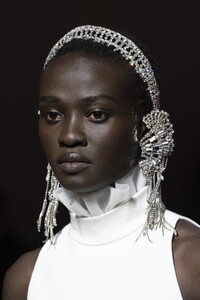 detail-defile-givenchy-printemps-ete-2020-paris-detail-100.thumb.jpg.683ef3386668a98a224fb1c61ce4b1ac.jpg