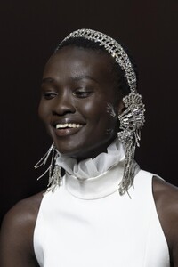 detail-defile-givenchy-printemps-ete-2020-paris-detail-48.thumb.jpg.8d9a59e07718d54964863b846bca4b97.jpg