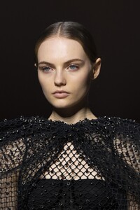 detail-defile-givenchy-printemps-ete-2020-paris-detail-77.thumb.jpg.5af0002eb711eb00f7a8adb39e9c2e95.jpg