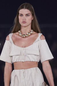 detail-defile-jacquemus-automne-hiver-2020-2021-paris-detail-11.thumb.jpg.6a6f4b2ae4bf7b3c6be5f6e85c33c9b1.jpg