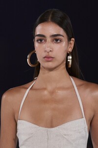 detail-defile-jacquemus-automne-hiver-2020-2021-paris-detail-147.thumb.jpg.b56cb22a6bc9c30bbb36d95c2be56bb8.jpg