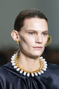 detail-defile-schiaparelli-printemps-ete-2020-paris-detail-11.thumb.jpg.a47a3cfda0de39610e868050896d495a.jpg
