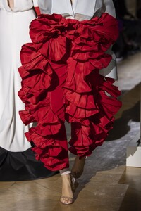 detail-defile-valentino-printemps-ete-2020-paris-detail-42.thumb.jpg.09f4fc85118aa0165dfe96db479dea33.jpg