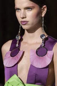 detail-defile-valentino-printemps-ete-2020-paris-detail-99.thumb.jpg.62144f2fdd66f824ccc70234ed76ea21.jpg