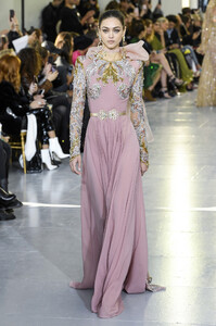 elie-saab-couture-spring-2020-paris-fashion-week-pfw001016-1.thumb.jpg.e6b8e9c2d4e1421a9067cfe77820def7.jpg