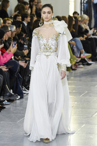 elie-saab-couture-spring-2020-paris-fashion-week-pfw001062-1.thumb.jpg.168f2aec977dc3a4218f13e923b6f838.jpg