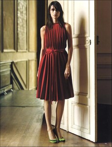 fc-Vogue-UK-Dec2003-Amanda-Moore-04-ph-Robert-Wyatt.jpg