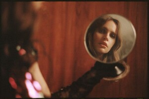 felicity-jones-for-bustle-magazine-january-2020-0.thumb.jpg.6ff15c10cfa2904bf8490c3d54a380b7.jpg