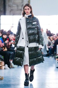 https___hypebeast.com_image_2020_01_sacai-nike-fall-winter-2020-collection-runway-paris-fashion-week-025.jpg