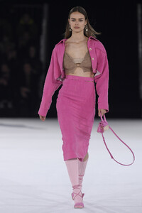jacquemus-men-fall-2020-paris-fashion-week-pfw-047.thumb.jpg.9220e2b267ebc0247431c64be9be30eb.jpg