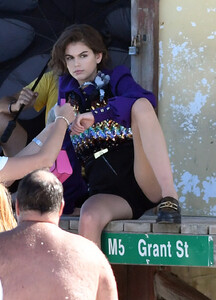 kaia-gerber-13.thumb.jpg.54436e69128f5fa1a576fb17b6a74702.jpg