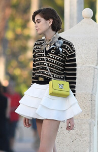 kaia-gerber-5.thumb.jpg.187cfa857b5a0ffbe55f4257f61b27ef.jpg