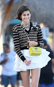 kaia-gerber-8.thumb.jpg.5e92b02b27dd39e660f86c3ecfa6503c.jpg