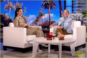 kendall-jenner-learns-cheer-stun-from-netflix-cheer-cast-07.jpg