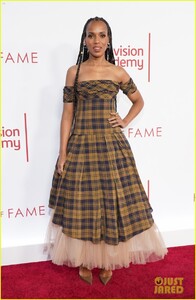 kerry-washington-honors-disney-boss-bob-iger-at-television-hall-of-fame-induction-ceremony-15.jpg