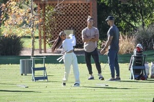 khloe-kardashian-and-kim-kardashian-golfing-in-la-01-08-2020-0.jpg