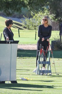 khloe-kardashian-and-kim-kardashian-golfing-in-la-01-08-2020-5.jpg