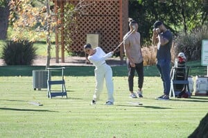 khloe-kardashian-and-kim-kardashian-golfing-in-la-01-08-2020-8.jpg