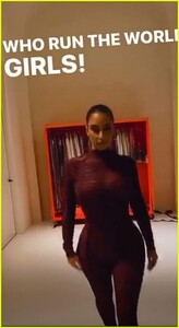 kim-k-instagram-2020-04.jpg