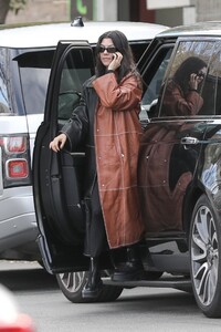 kourtney-kardashian-arrives-at-kris-jenner-s-office-in-la-01-07-2020-0.jpg