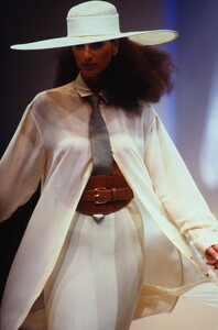 krizia-ss-1993.thumb.jpg.4767ba0964f4d5dd9e34fb9d62b9a6ed.jpg