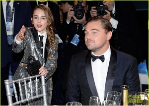 leonardo-dicaprio-hangs-out-julia-butters-sag-awards-2020-01.jpg