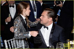 leonardo-dicaprio-hangs-out-julia-butters-sag-awards-2020-21.jpg