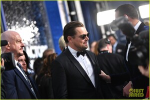 leonardo-dicaprio-hangs-out-julia-butters-sag-awards-2020-25.jpg