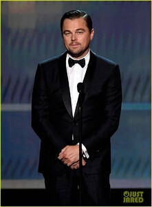 leonardo-dicaprio-hangs-out-julia-butters-sag-awards-2020-37.jpg