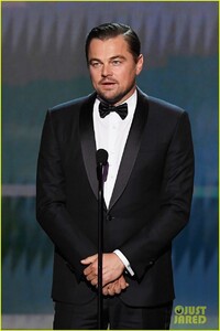 leonardo-dicaprio-hangs-out-julia-butters-sag-awards-2020-38.jpg