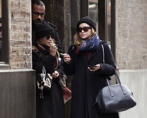 mary-kate-and-ashley-olsen-outside-their-office-building-in-new-york-city-01-09-2020-0.jpg