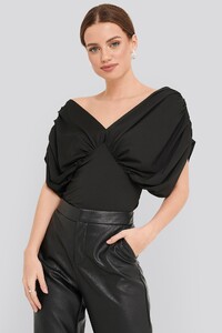 nakd_dolman_sleeve_top_1017-000631-0002_02a.thumb.jpg.182fc761ca1ccd6dd9d9d4c5a696452d.jpg
