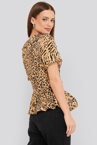 nakd_flounce_v-neck_blouse_1100-002177-0141_02b.thumb.jpg.251ac64b1d0843c269711181f2e29579.jpg