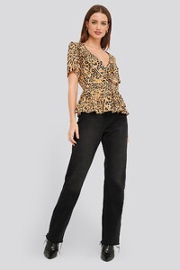 nakd_flounce_v-neck_blouse_1100-002177-0141_03c.thumb.jpg.4426b6a2840ed87e12a990adbf396646.jpg