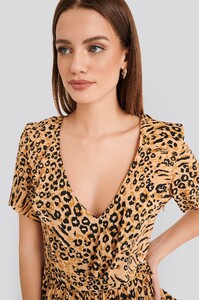 nakd_flounce_v-neck_blouse_1100-002177-0141_04g.thumb.jpg.0938472ebb03c9ae06a3be031334214d.jpg